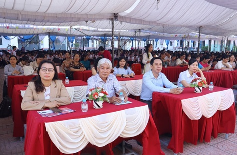 Lãnh đạo Liên hiệp các Hội Khoa học và Kỹ thuật thành phố và Phòng VH-XH phường Bình Phước dự chương trình