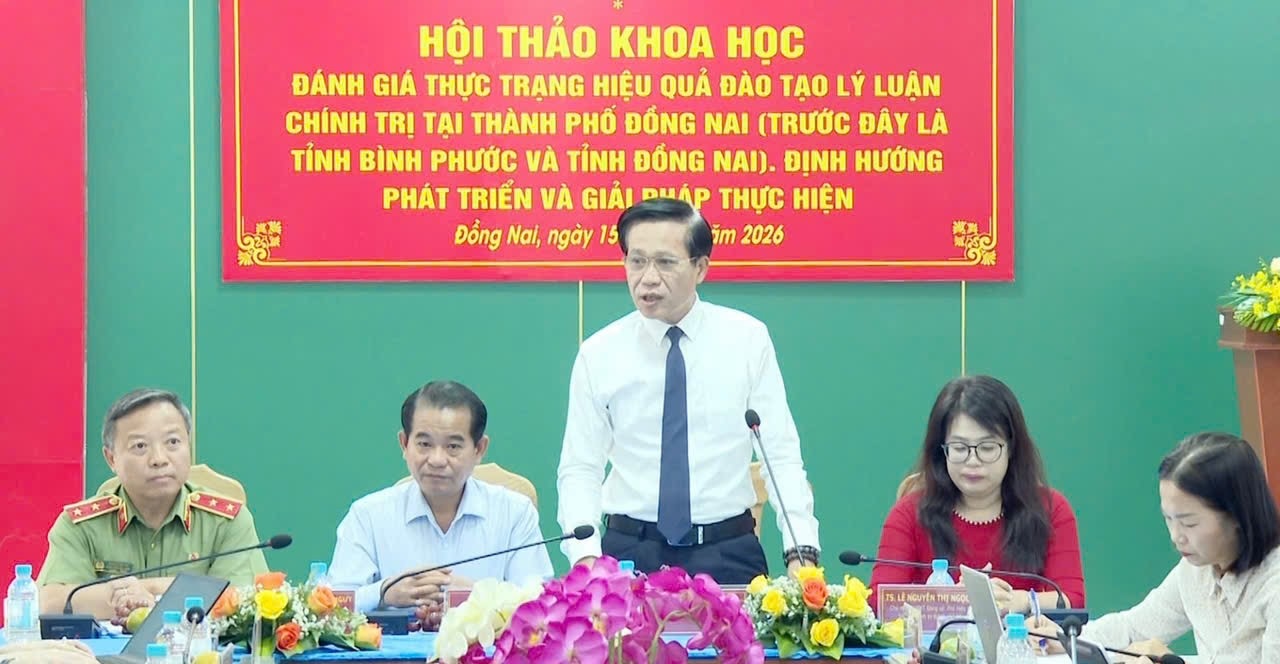 PGS.TS Hoàng Phúc Lâm – Phó Giám đốc Học viện Chính trị quốc gia Hồ Chí Minh phát biểu tại Hội thảo