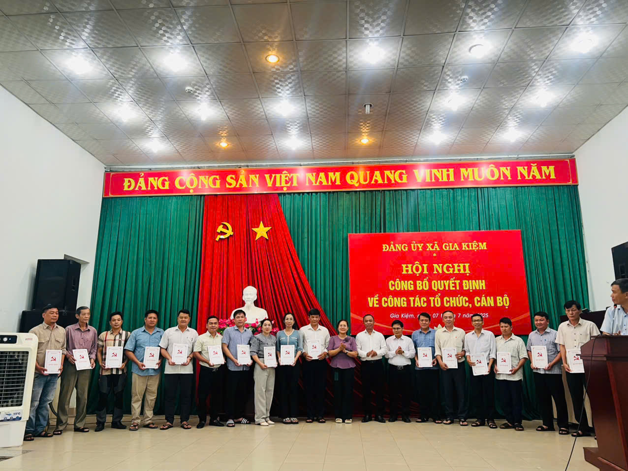 Uỷ ban nhân dân xã Gia Kiệm công bố quyết định về công tác tổ chức, cán bộ