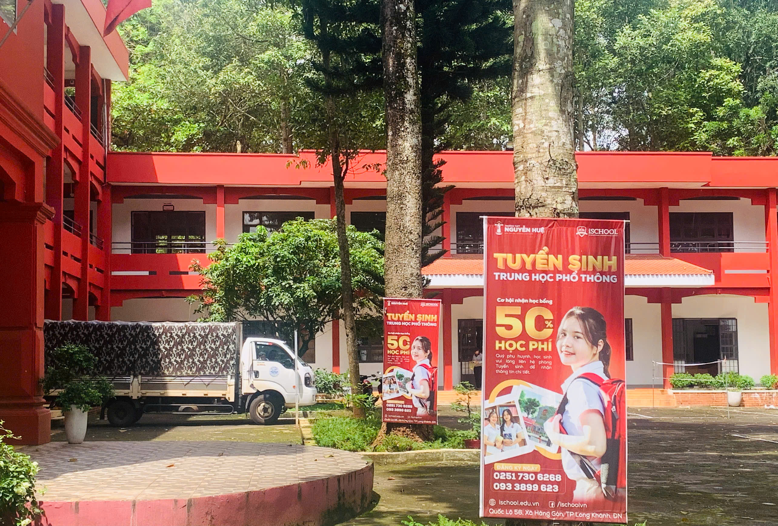 Trường PTTH Dân lập Nguyễn Huệ đã hoàn tất công tác chuẩn bị cho các em học sinh tựu trường năm học 2025-2026