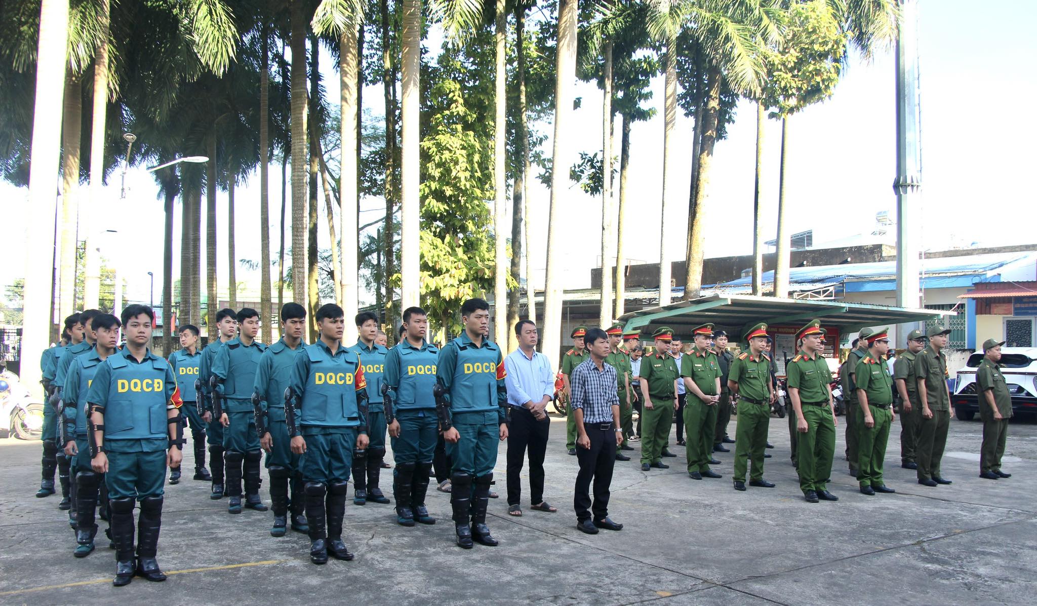 Công an phường Hàng Gòn tổ chức Lễ ra quân thực hiện cao điểm tấn công, trấn áp tội phạm.