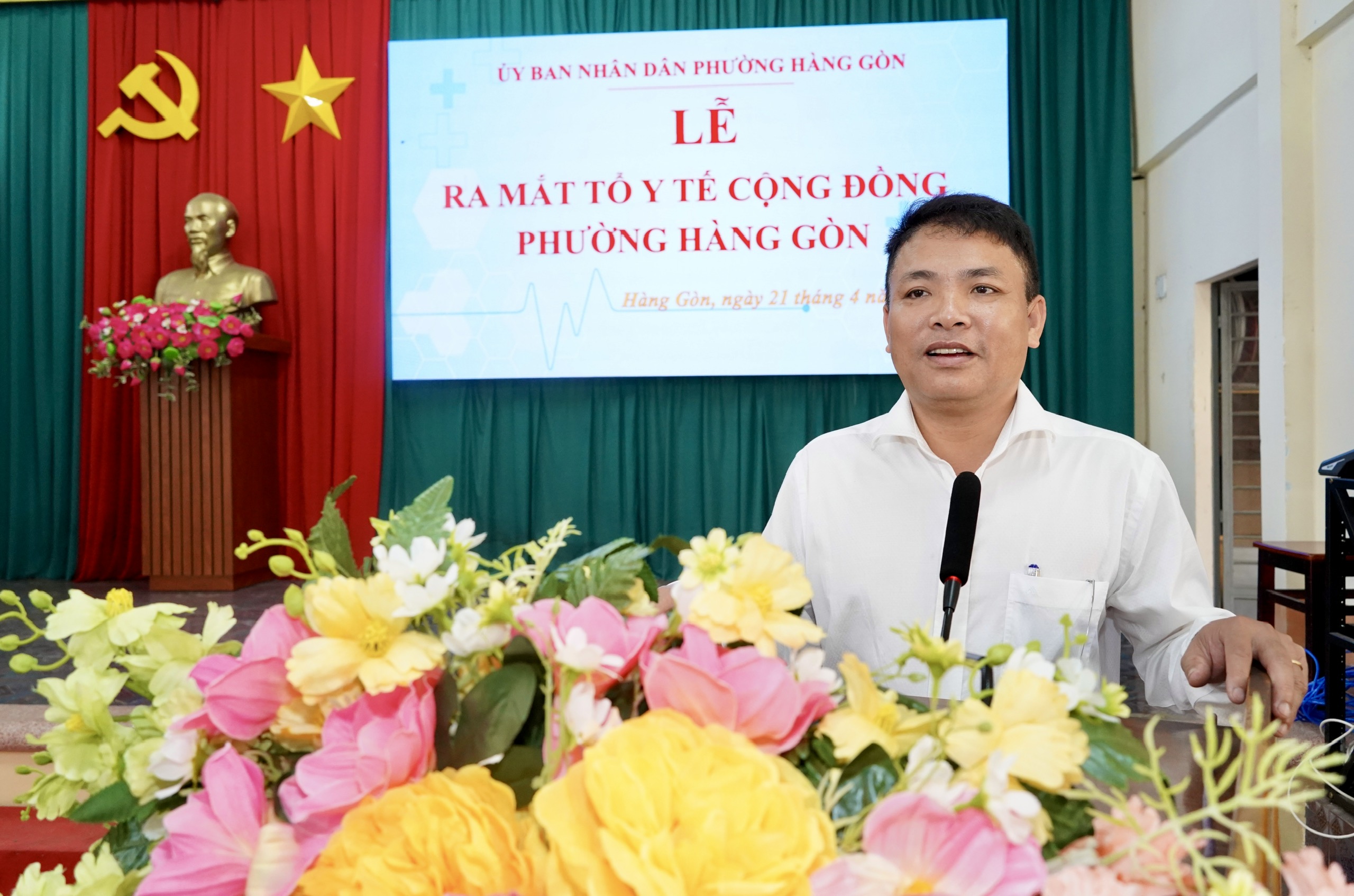 Đồng chí Phạm Văn Châu-Đảng ủy viên, Phó Chủ tịch UBND phường Hàng Gòn phát biểu tại Lễ ra mắt Tổ Y tế cộng đồng phường Hàng Gòn