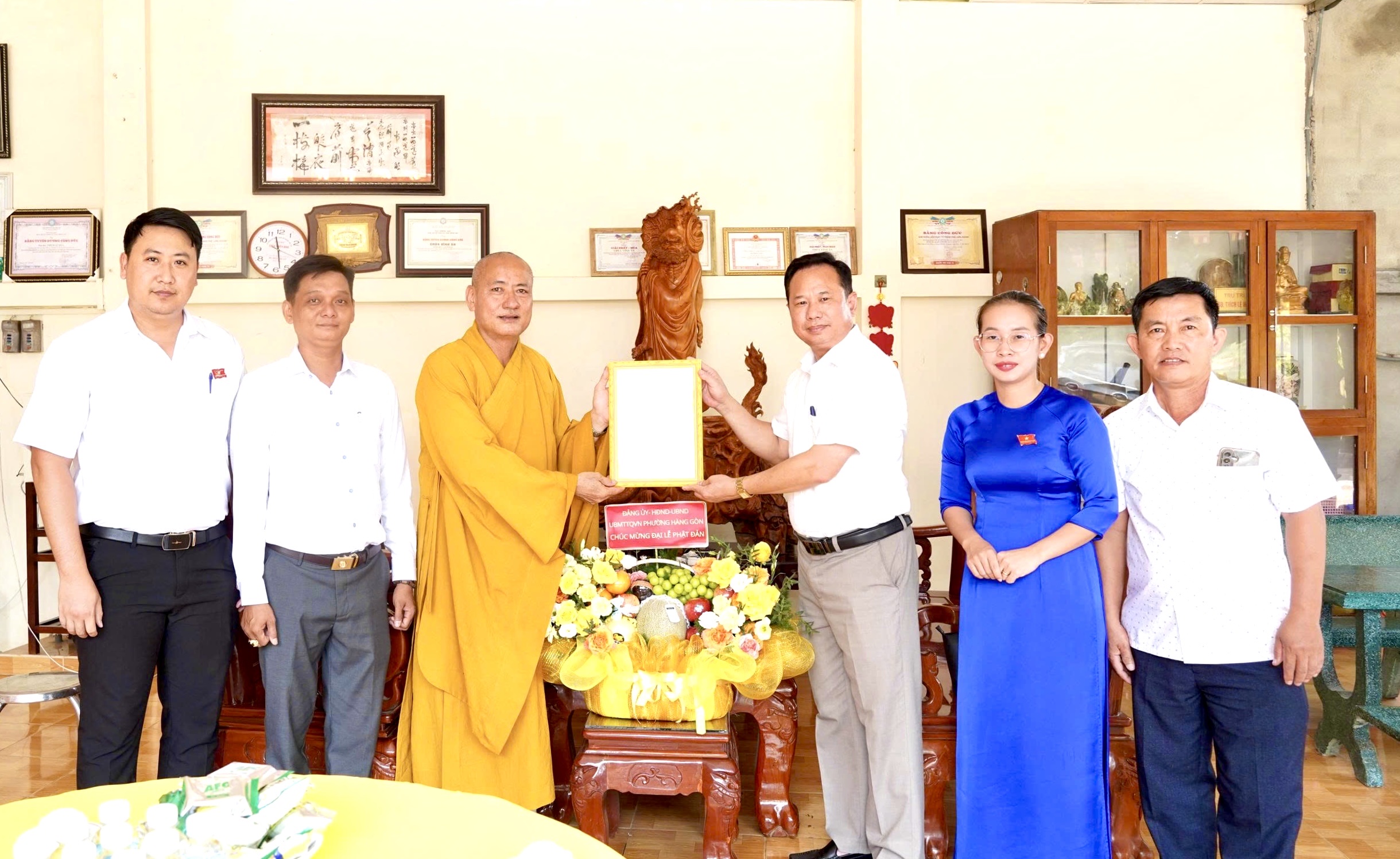 ĐẢNG ỦY - HĐND - UBND - UBMTTQ PHƯỜNG HÀNG GÒN THĂM, CHÚC MỪNG CÁC CƠ SỞ PHẬT GIÁO NHÂN DỊP ĐẠI LỄ PHẬT ĐẢN NĂM 2026, PHẬT LỊCH 2570.