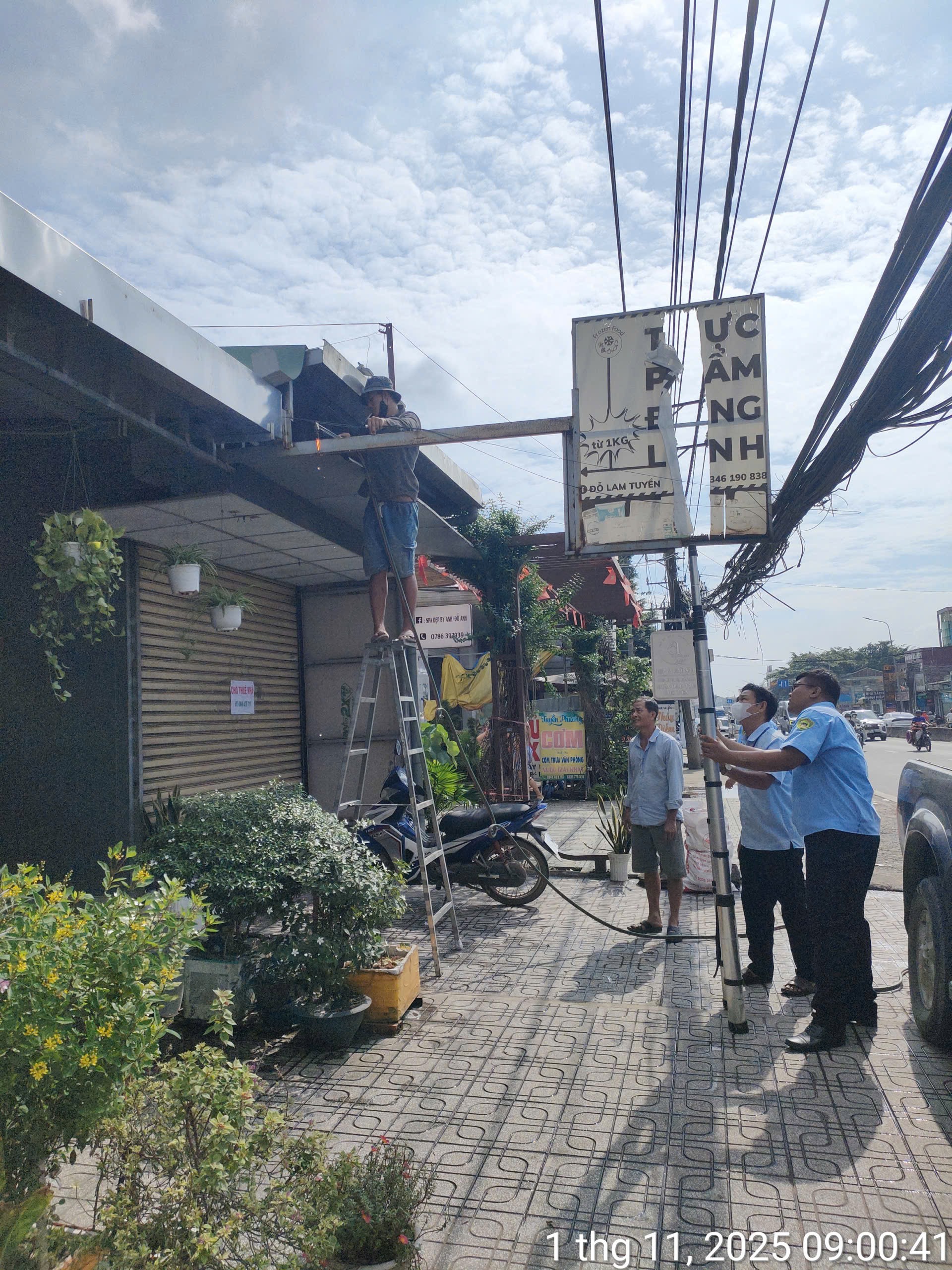 Ngày 31/10– 01/11/2025 UBND phường Hố Nai Ra quân Tháo dỡ các công trình vi phạm trên trên địa bàn phường Hố Nai.