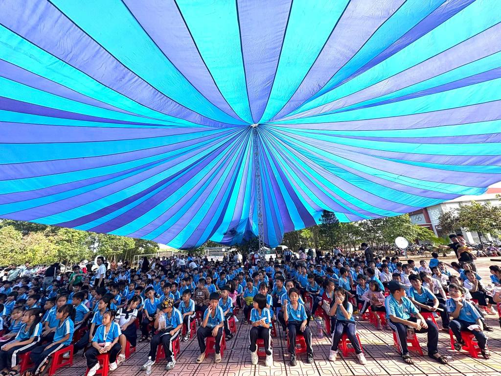 Các em hoc sinh trên địa bàn tham dự tết Trung thu