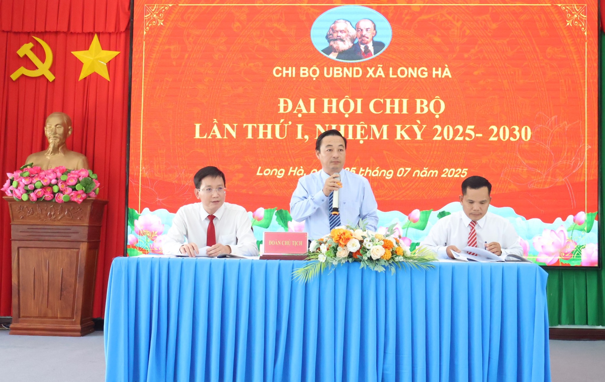 Đoàn chủ tịch