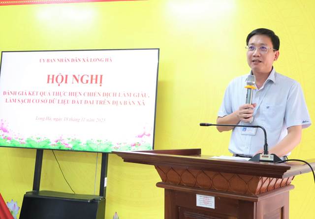 Phó Chủ tịch UBND xã Bùi Mạnh Cường phát biểu tại Hội nghị.