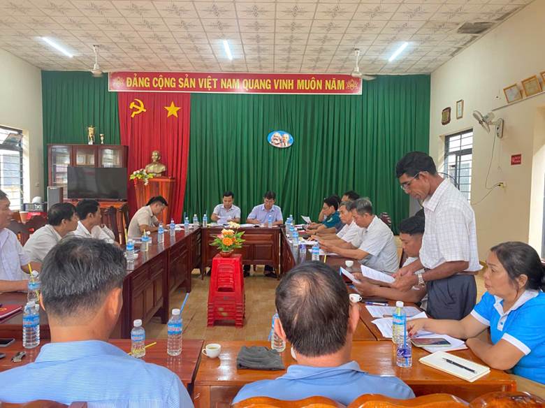 Đoàn khảo sát của HĐND xã Long Hà làm việc với các thôn trên địa bàn