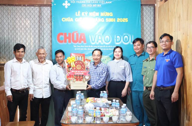 Đoàn công tác đến thăm, chúc mừng giáng sinh Chi hội Bù Ka.