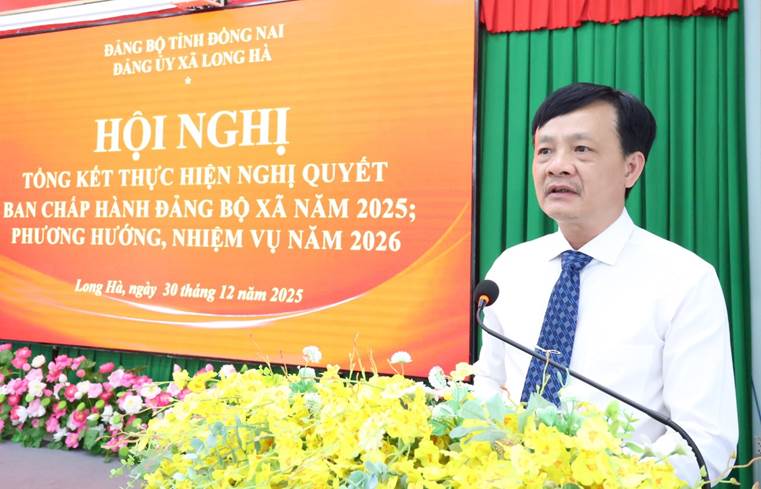 Bí thư Đảng ủy, Chủ tịch HĐND xã Lê Anh Nam phát biểu tại Hội nghị