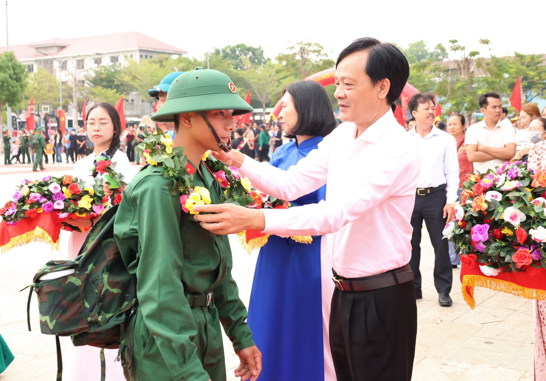 nhập ngũ