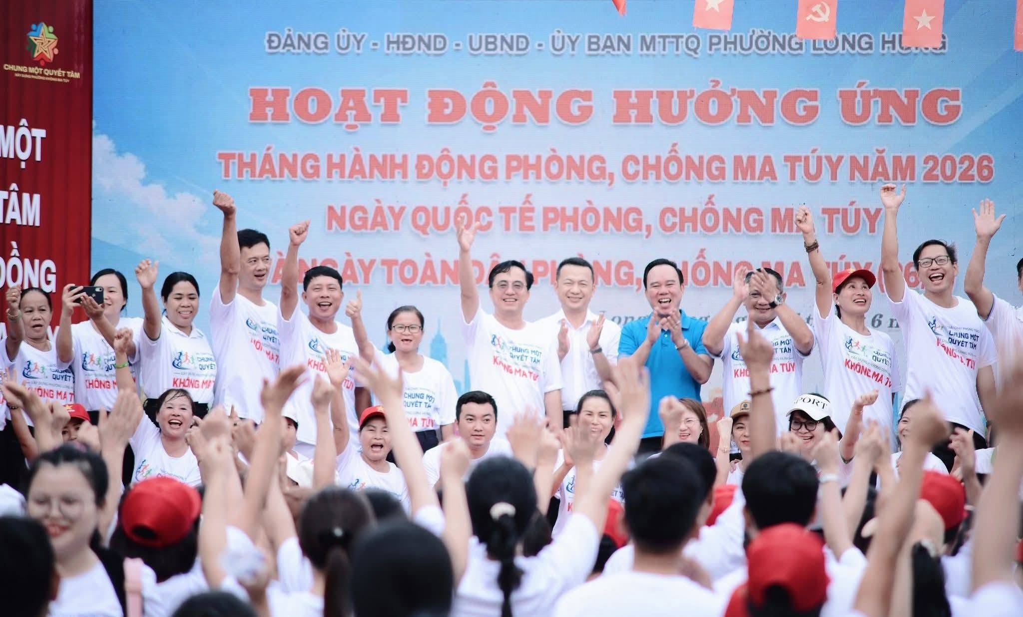Phường Long Hưng mít tinh, phát đông giải chạy bộ phòng chống ma túy