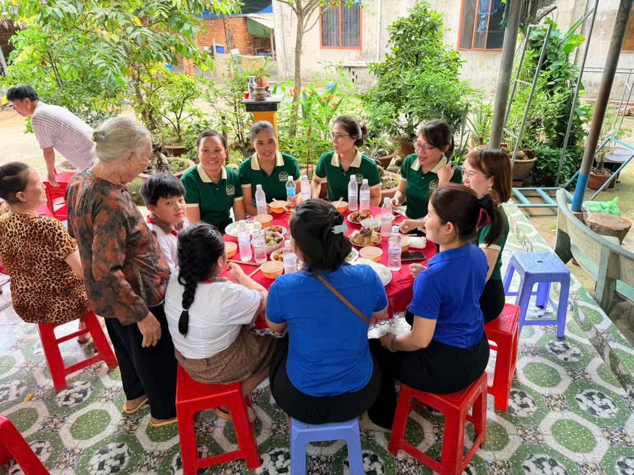 BỮA CƠM SUM VẦY – ẤM ÁP NGHĨA TÌNH, TRI ÂN GIA ĐÌNH MẸ VIỆT NAM ANH HÙNG