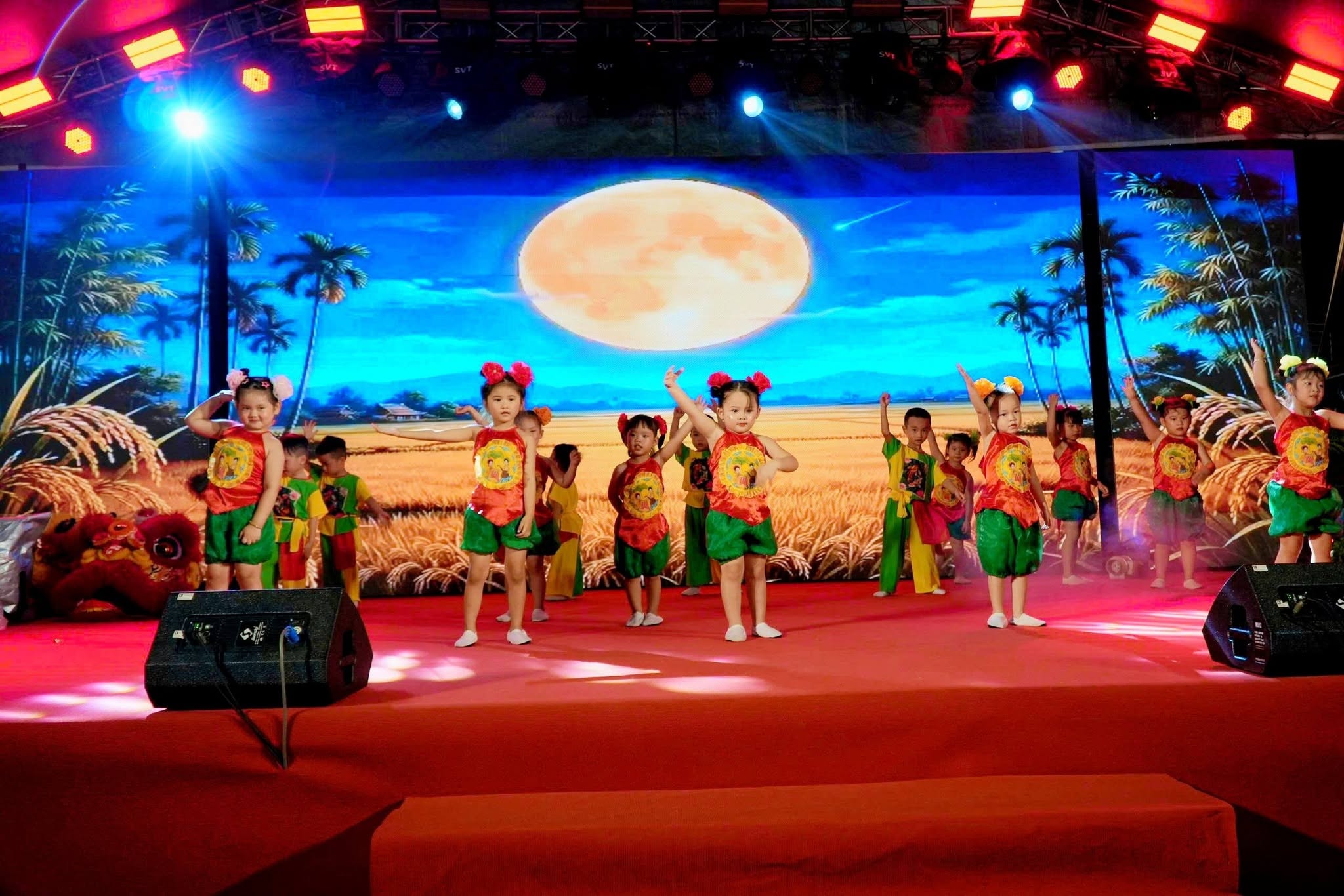 Thiếu nhi Long Hưng vui hội trăng rằm