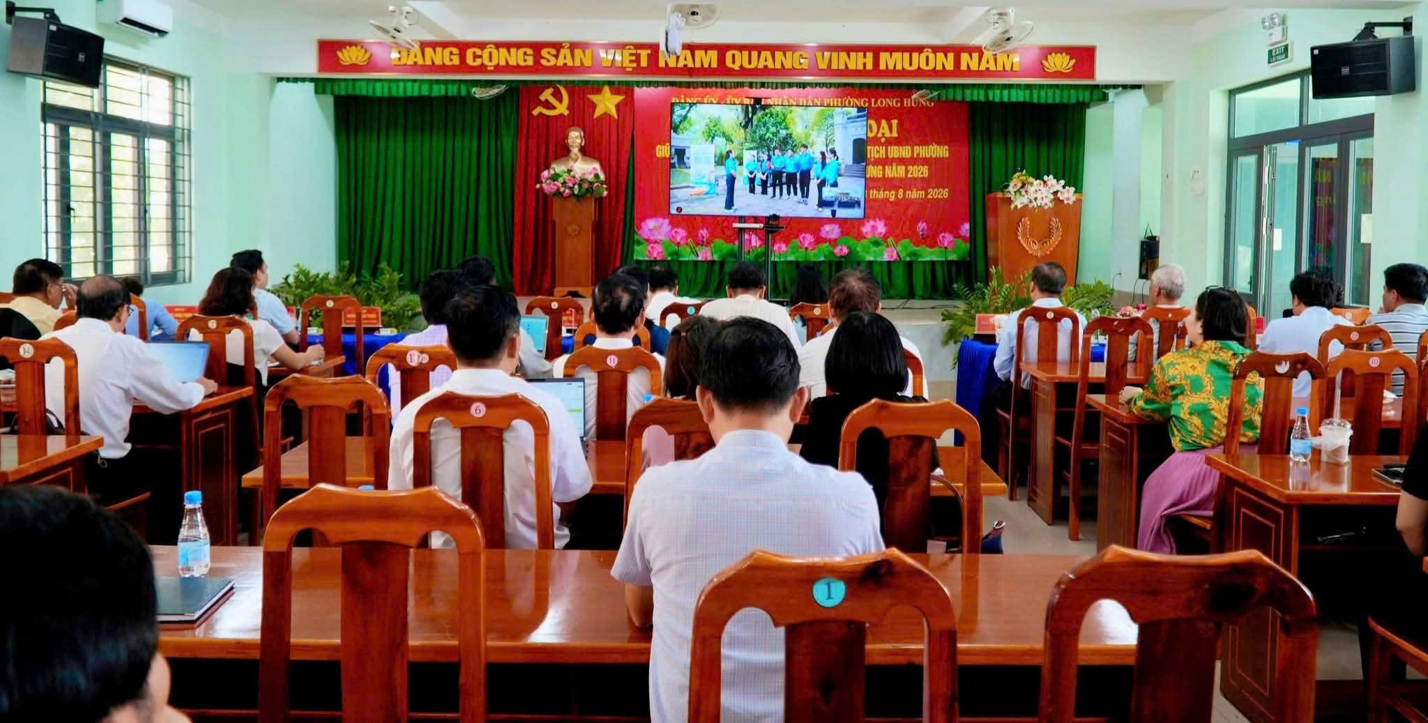 Điểm cầu Long Hưng: Hội nghị trực tuyến toàn quốc nghiên cứu, học tập, quán triệt và triển khai thực hiện một số nghị quyết, chỉ thị của Bộ Chính trị.