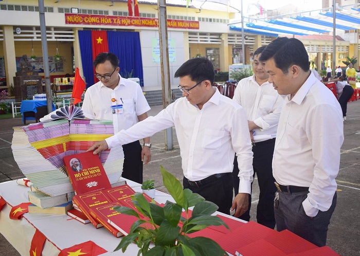 2510007 ngay hoi (2)