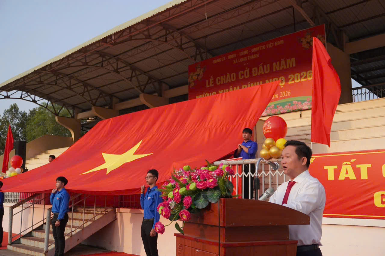 Đồng chí Bí thư Đảng úy Nguyễn Hữu Nguyên chúc Tết cán bộ, công chức và nhân dân xã Long Thành