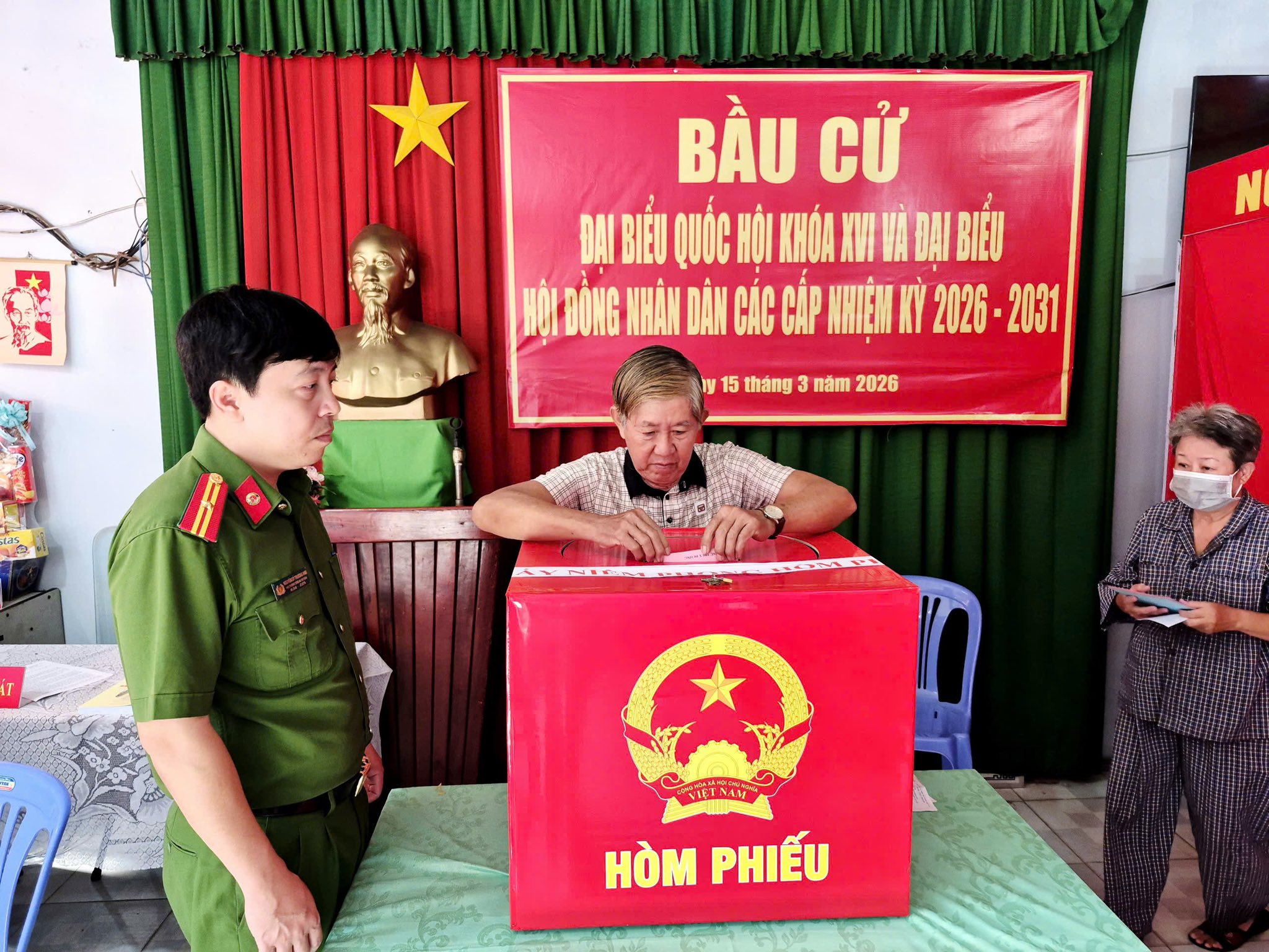 Cu tri bo phieu