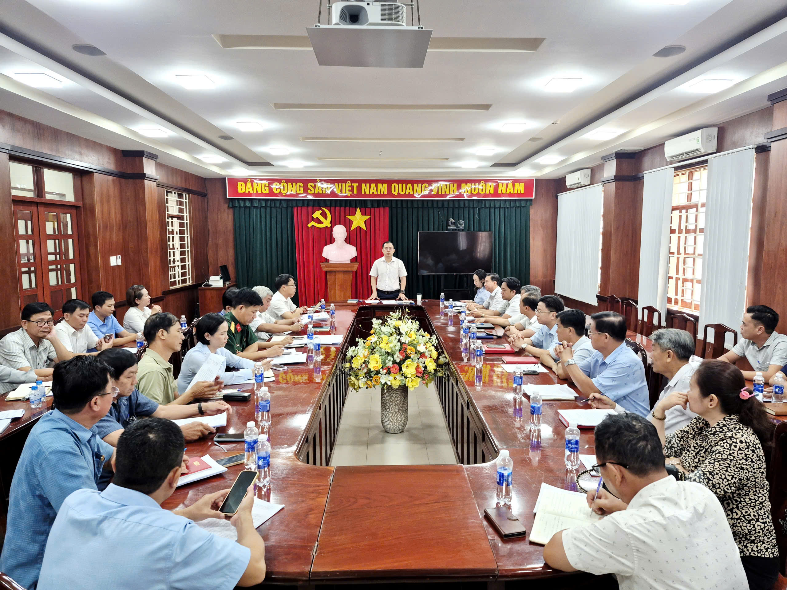 Hop lay y kien nguoi dan