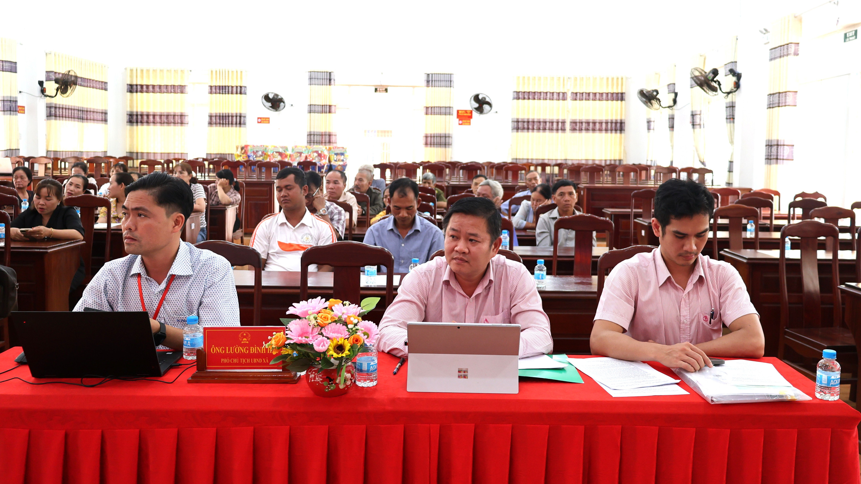 đại biểu 1