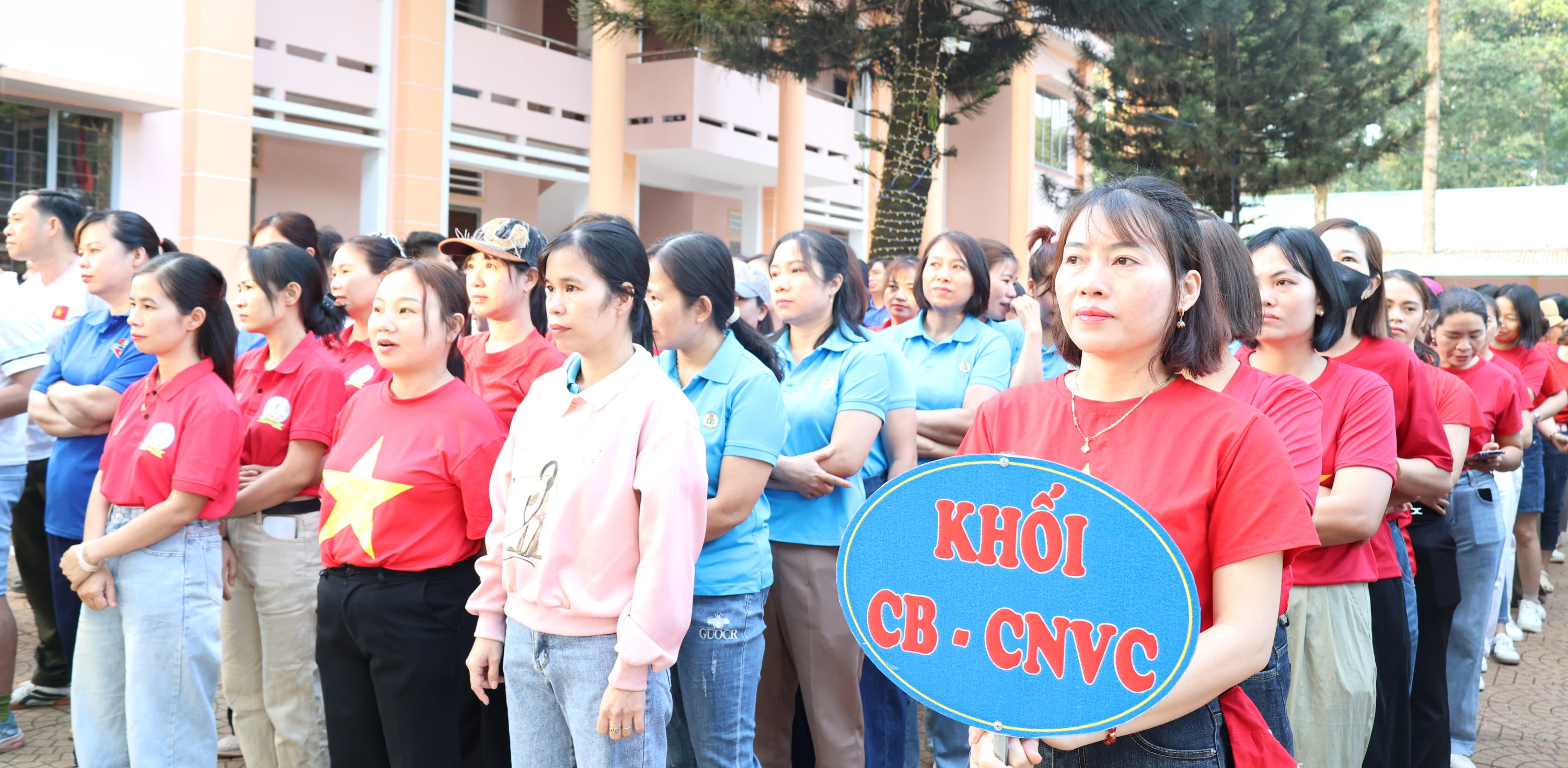 cán bộ tham gia