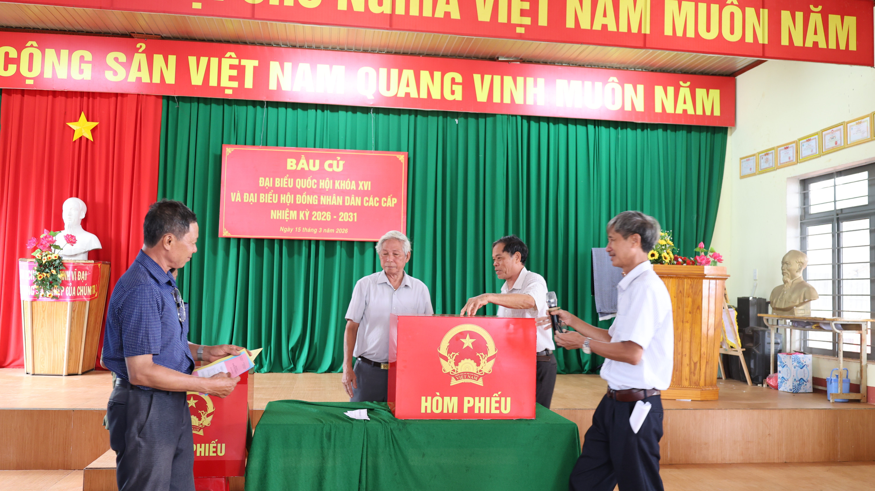 trong phòng 1