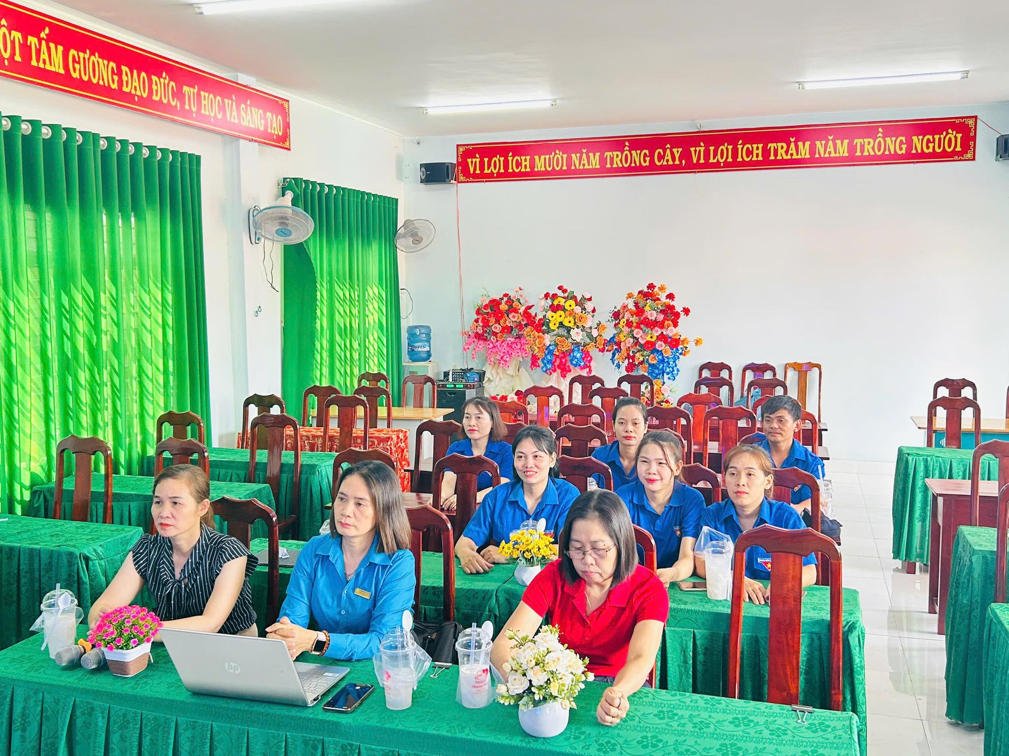 mgtt họp chi bộ