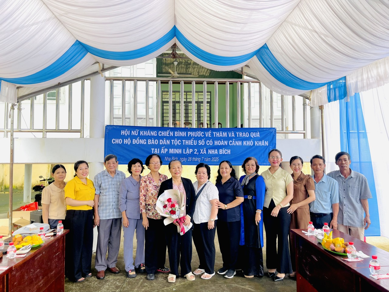 /Users/admin/Desktop/tặng hoa.jpg?t=1754541222