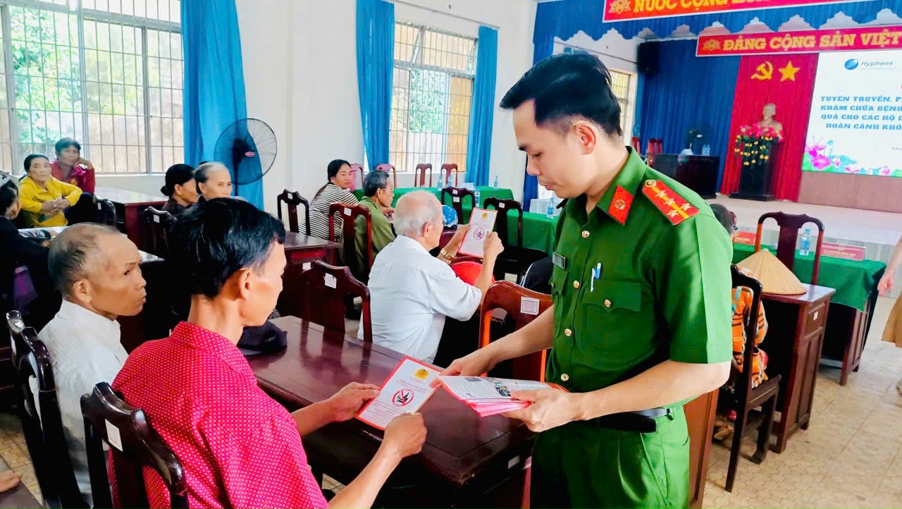 TUYÊN%20TRUỲNE.jpg?t=1754541222
