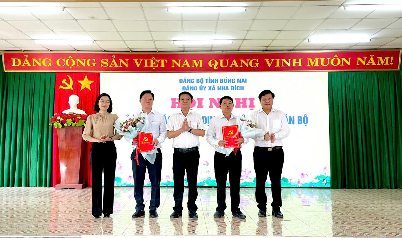 /Users/admin/Desktop/trao quyết định.jpg?t=1758876325