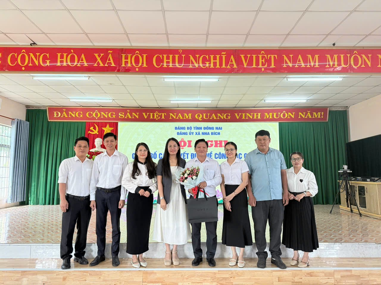 /Users/admin/Desktop/xây dựng đảng.jpg?t=1758876325