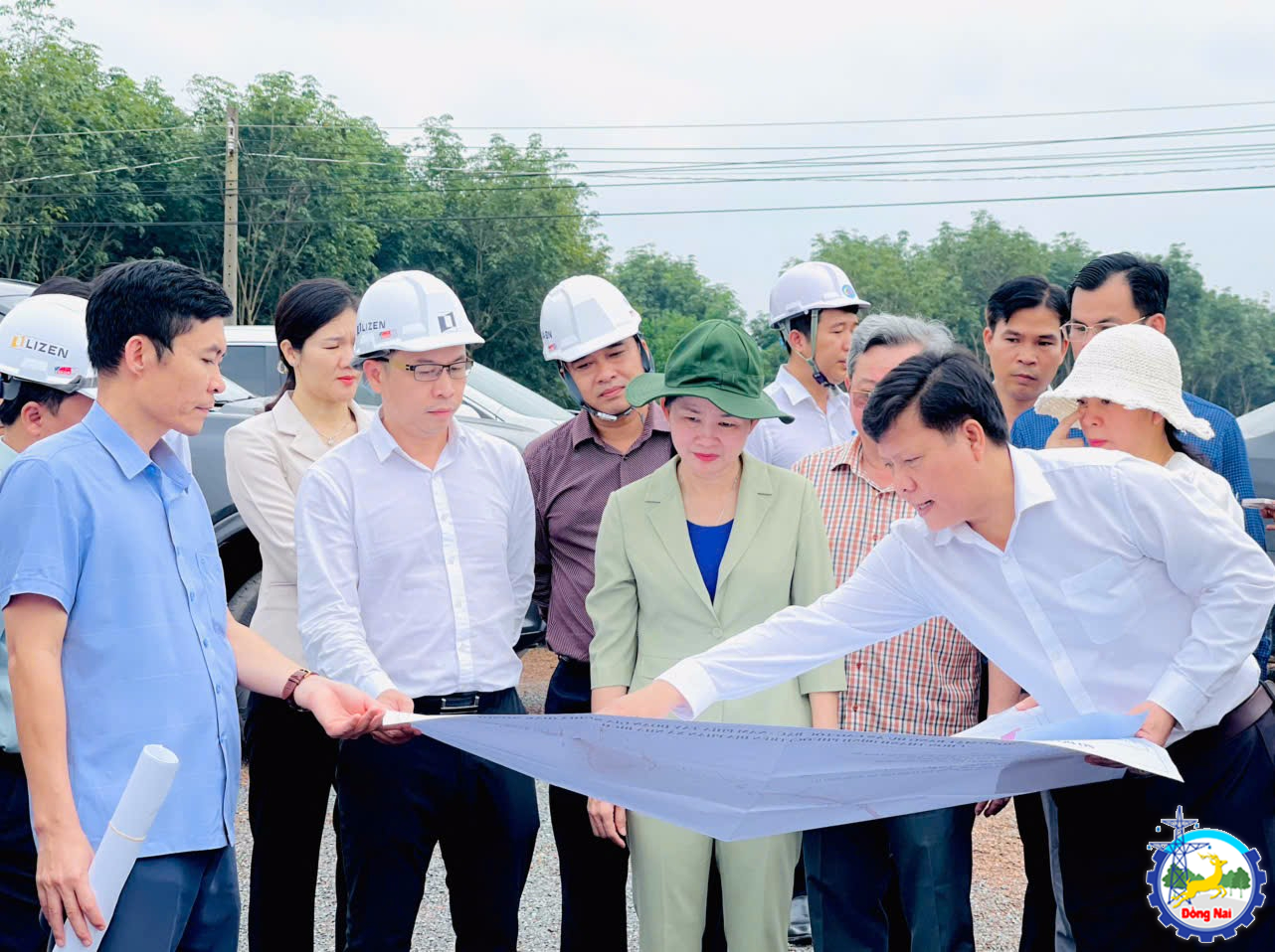 (Đồng chí Nguyễn Hồng Thái – Phó Bí thư – Chủ tịch UBND xã Nha Bích báo cáo tiến độ triển khai công tác giải phóng mặt bằng Dự án cao tốc Bắc – Nam đoạn Chơn Thành – Gia Nghĩa)