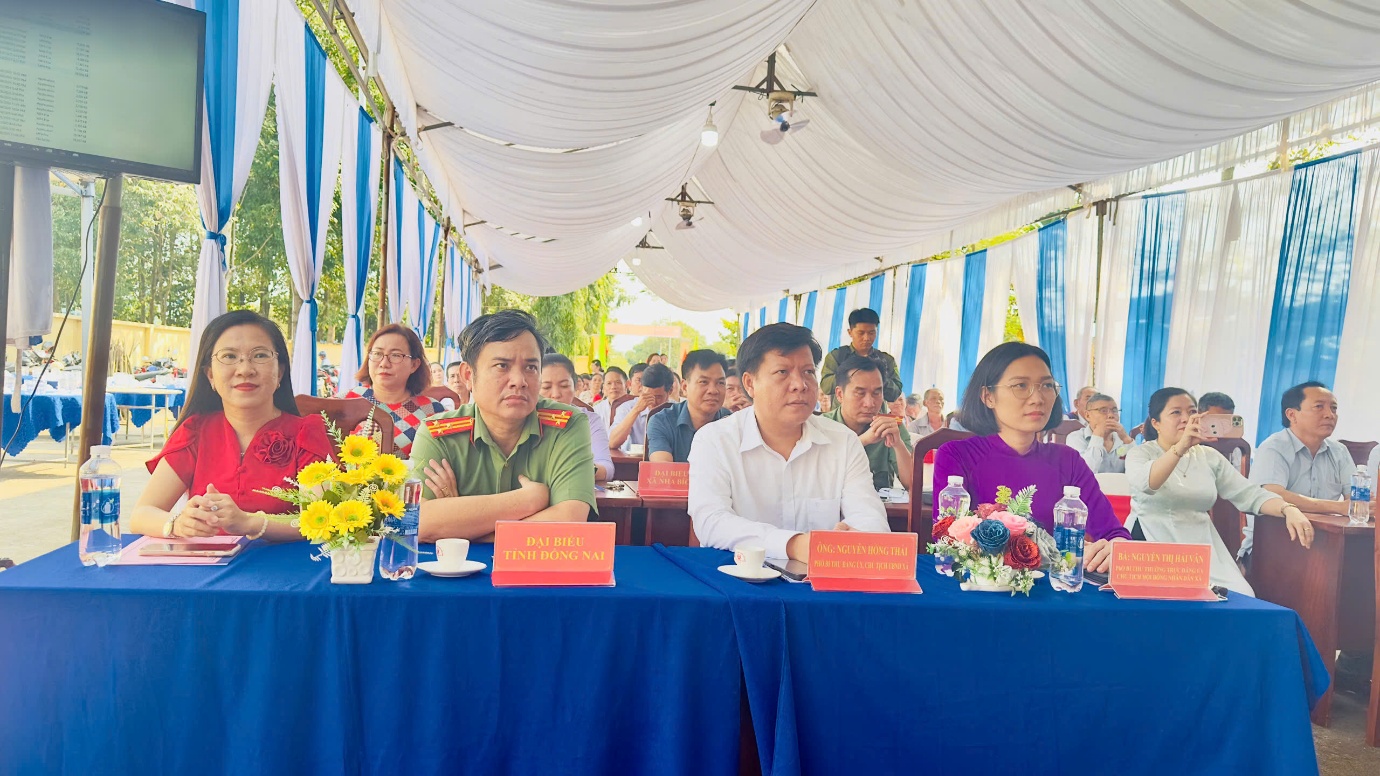 ''A group of people sitting at tables

AI-generated content may be incorrect.''