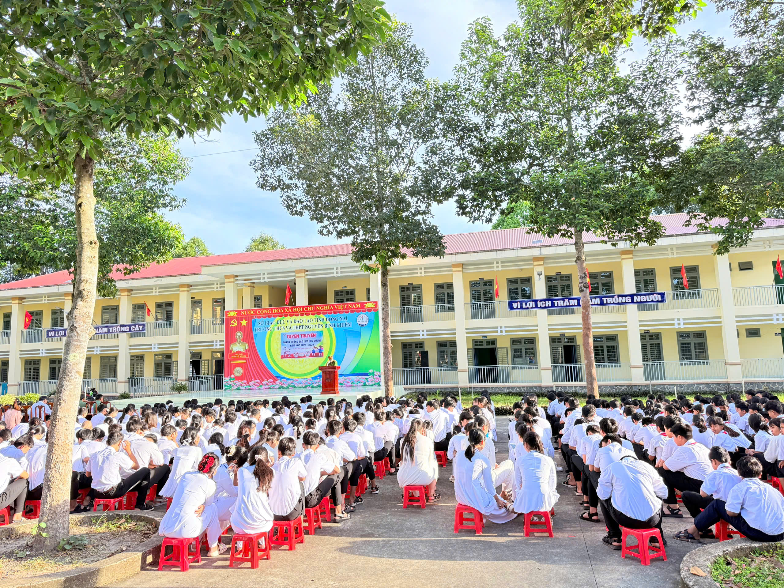Đoàn xã tổ chức tuyên truyền phòng, chống bạo lực học đường tại các trường THCS, THCS-THPT trên địa bàn xã Nha Bích