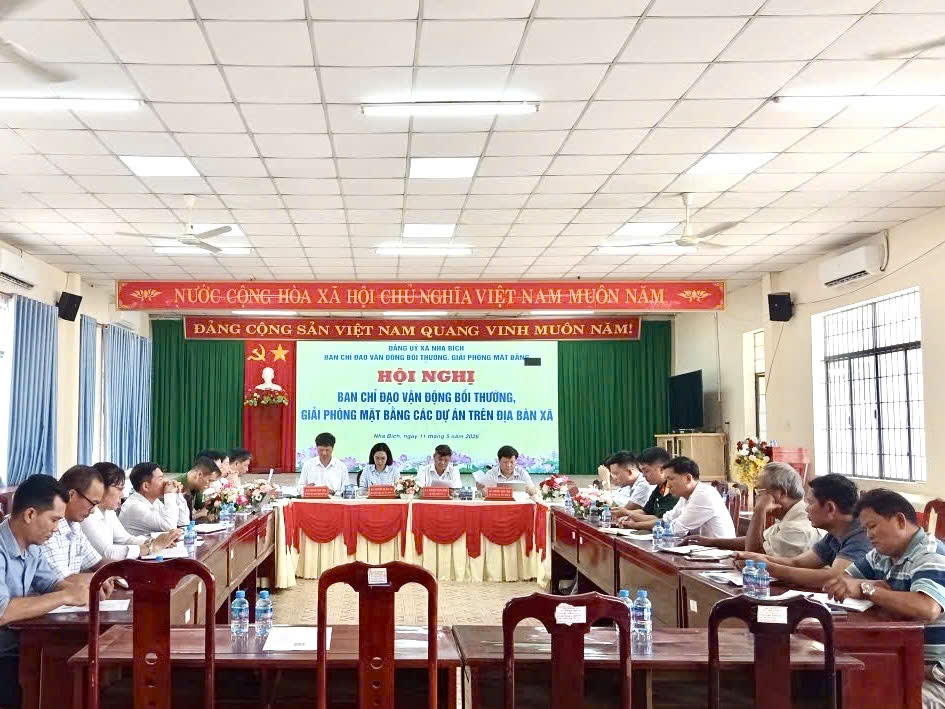 hình ảnh tại cuộc họp Ban chỉ đạo vận động bồi thường, giải phóng mặt bằng các dự án trên địa bàn xã