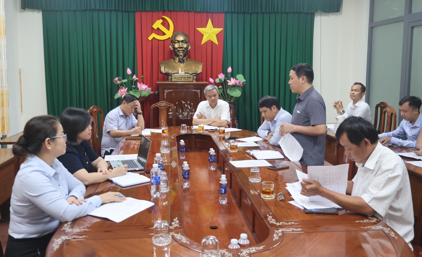 Thường trực Đảng uỷ xã làm việc về công tác quản lý nhà nước đối với dân tộc docx