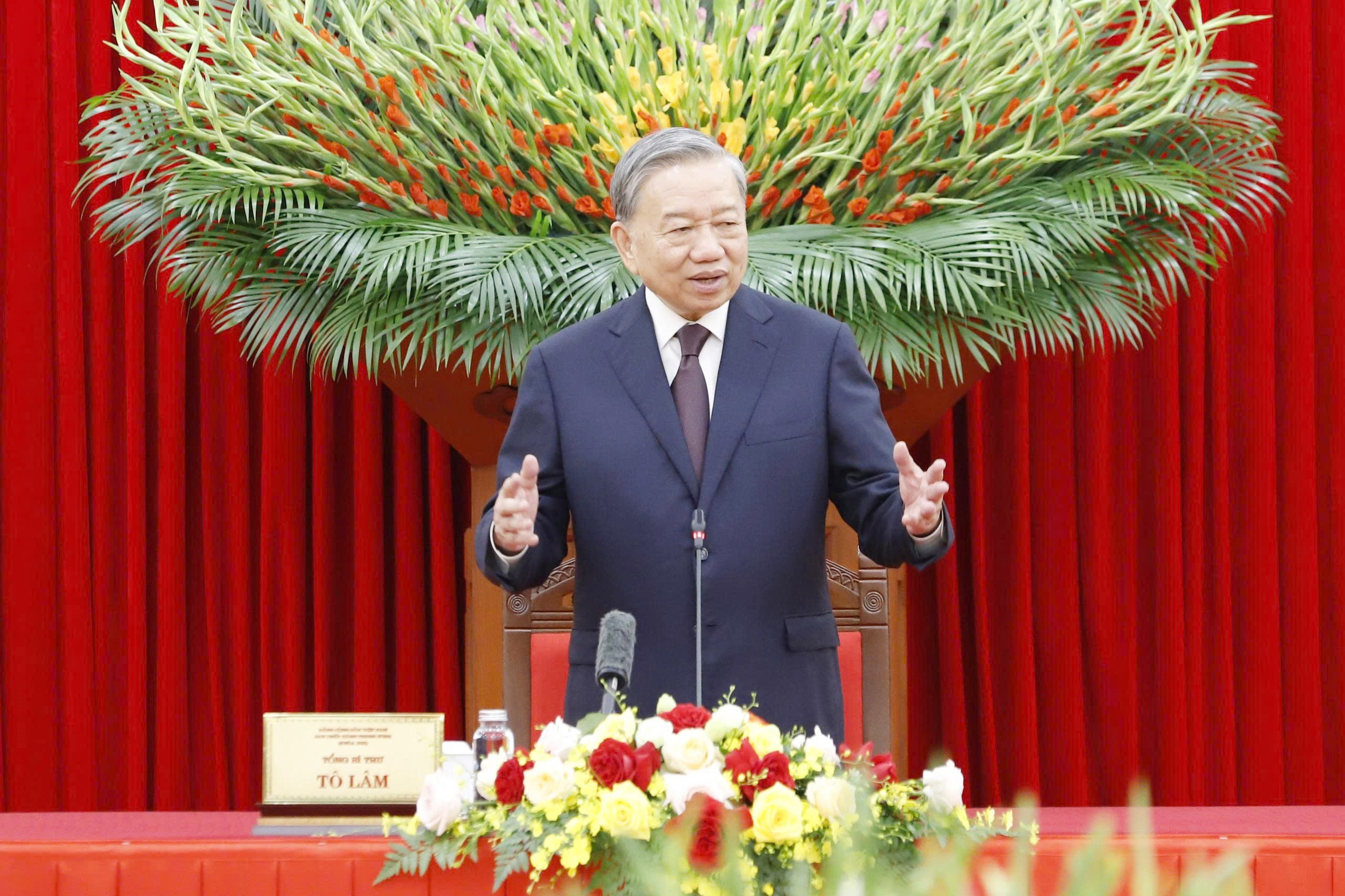 Tổng Bí thư Tô Lâm đã dành những lời biểu dương đối với vai trò tiên phong của người nông dân và sự đồng hành của NHCSXH đã tạo điều kiện cho nông dân vay vốn phát triển sản xuất