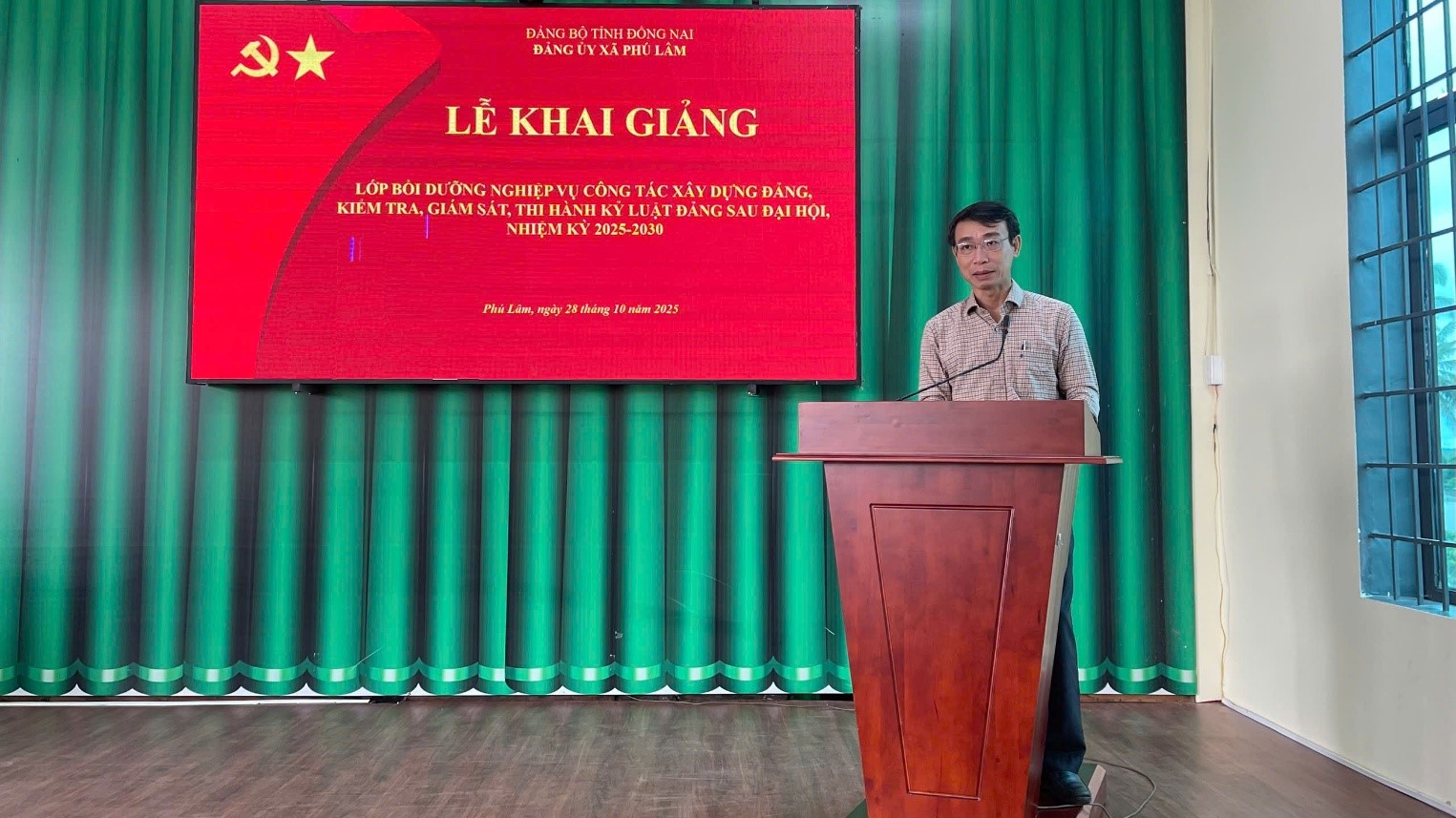 Đồng chí Nguyễn Hữu Ký - Bí thư Đảng ủy, Chủ tịch Hội đồng nhân dân xã phát biểu khai mạc. Ảnh: Hoàng Sơn