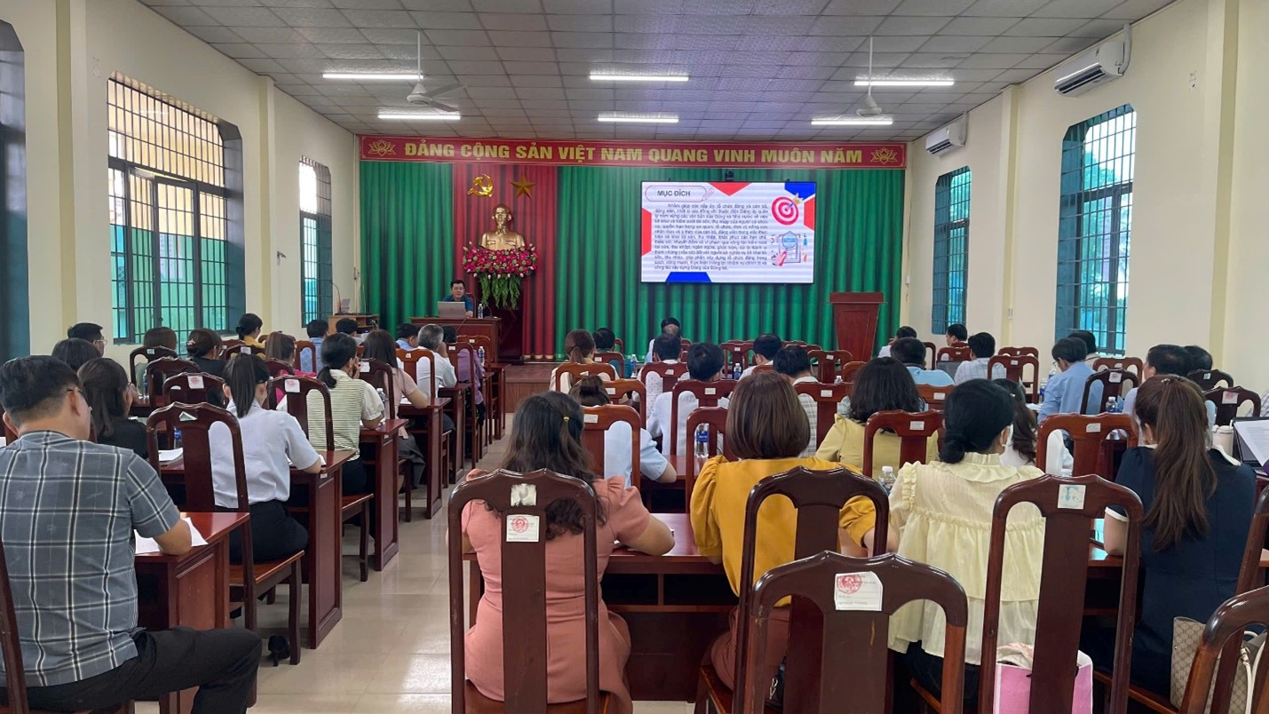 Quang cảnh hội nghị. Ảnh Hoàng Sơn