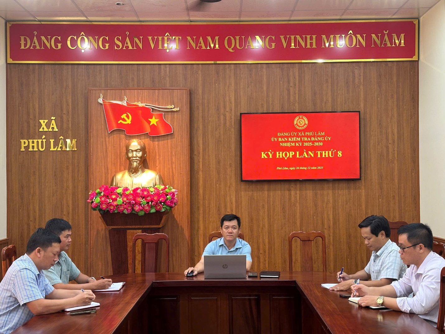 Quang cảnh kỳ họp