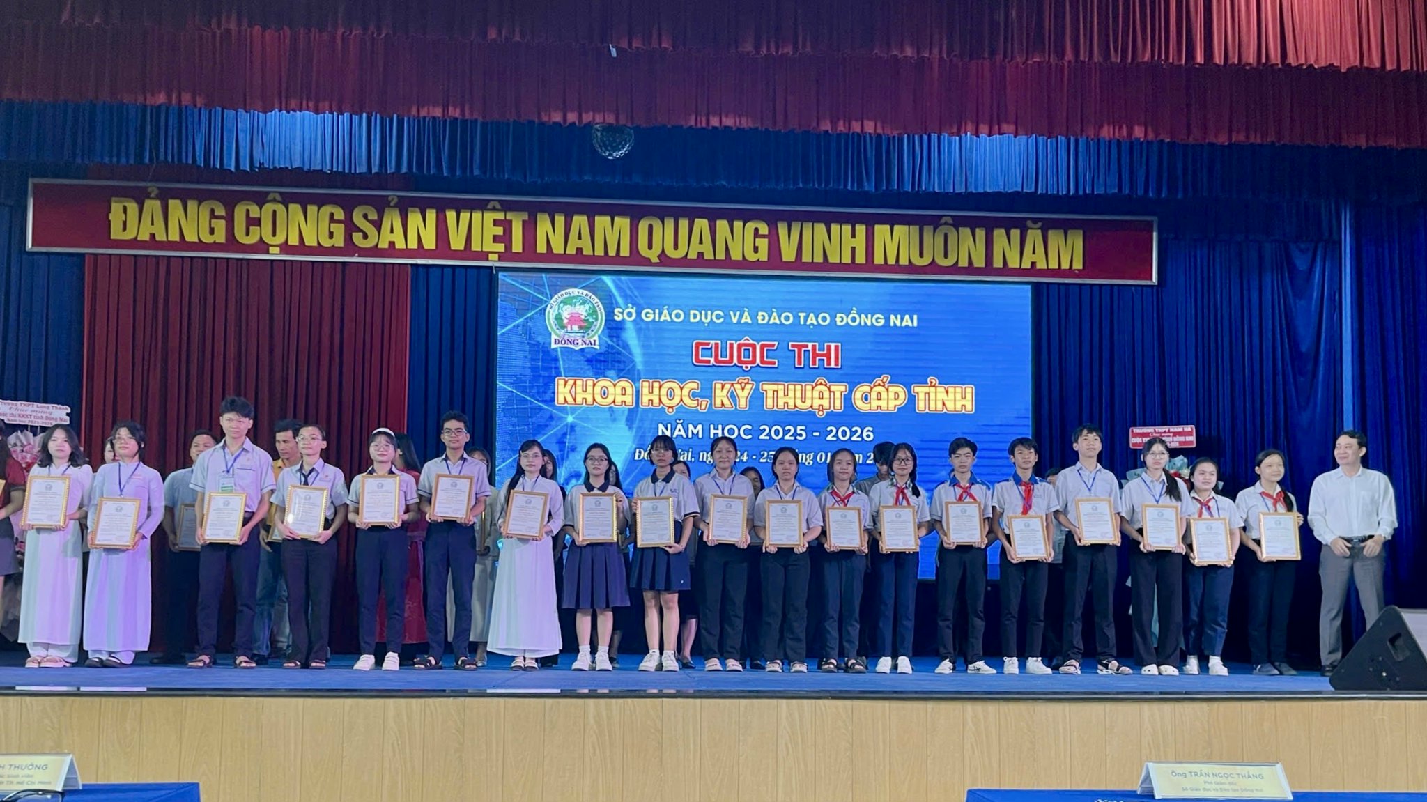 DỰ ÁN CỦA TRƯỜNG THCS PHÚ BÌNH - XÃ PHÚ LÂM ĐẠT GIẢI NHÌ CUỘC THI KHOA HỌC, KỸ THUẬT CẤP TỈNH NĂM HỌC 2025–2026