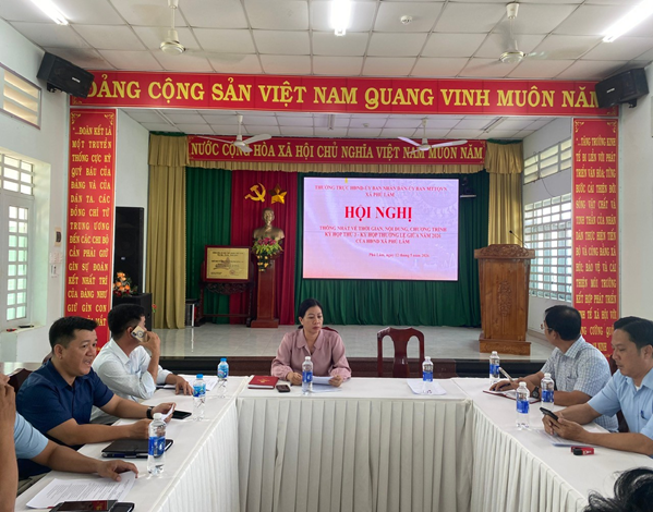 Bà: Lưu Thị Tuyết Nhung - Đảng ủy viên, Phó Chủ tịch HĐND xã chủ trì hội nghị