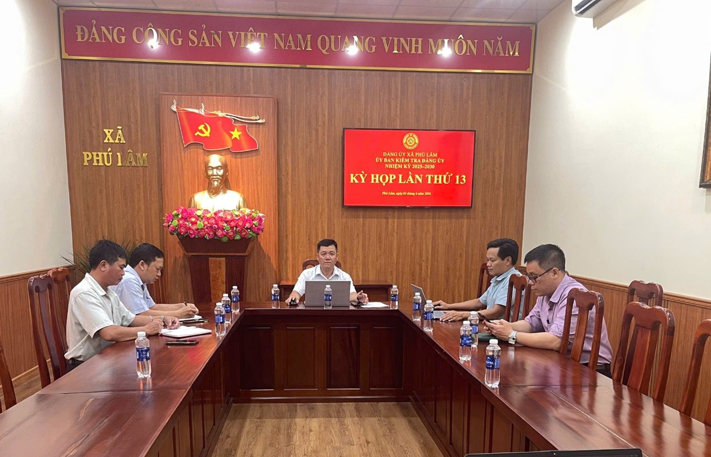 Quang cảnh kỳ họp. Ảnh Tuyết Nhung