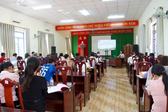 TẬP HUẤN NGHIỆP VỤ CHO BAN QUẢN LÝ TỔ TIẾT KIỆM & VAY VỐN TRONG THỰC HIỆN TÍN DỤNG CHÍNH SÁCH XÃ HỘI