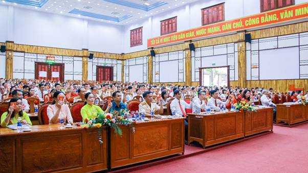 Đại biểu biểu quyết thông qua chương trình phiên trù bị Đại hội Đại biểu Đảng bộ phường Phước Bình lần thứ I, nhiệm kỳ 2025 - 2030