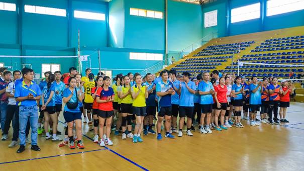 Đông đảo các vận động viên tham dự Giải bóng chuyền hơi chào mừng kỷ niệm 80 năm ngày Cách mạng Tháng Tám và Quốc khánh Nước CHXHCN Việt Nam (2/9/1945 – 2/9/2025)