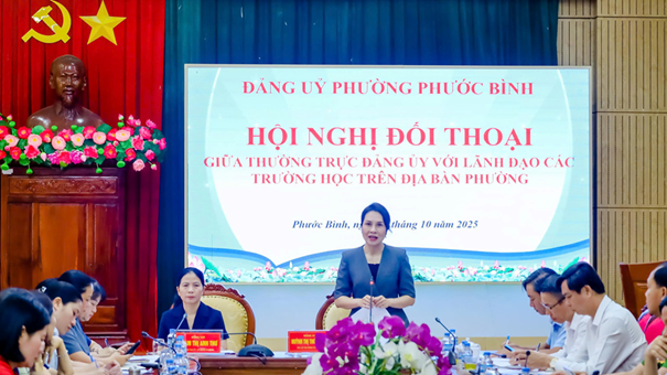 Dialogue Conference between the Ward Party Standing Committee and School Leaders in Phuoc Binh Ward
