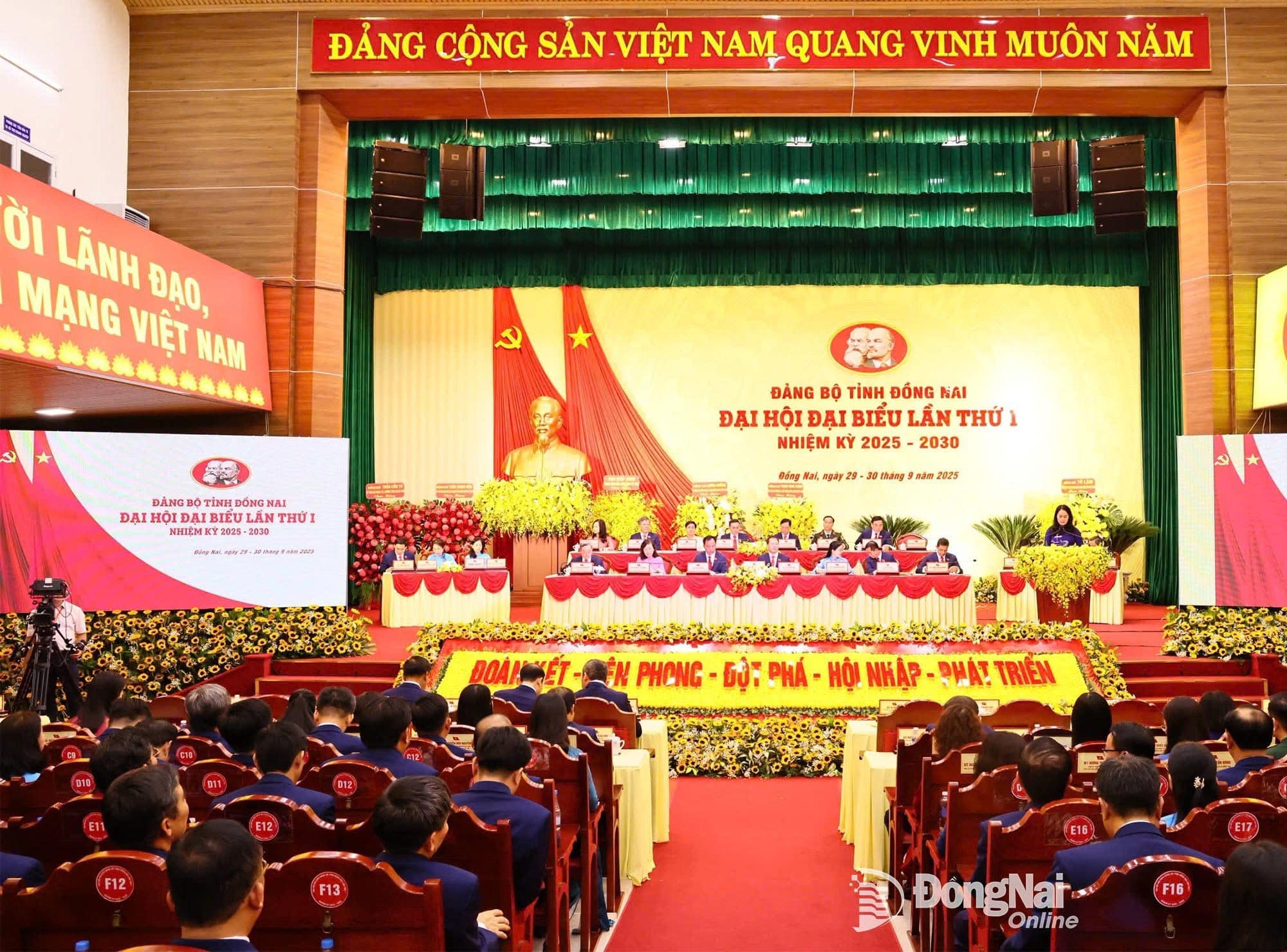 Thông qua Chương trình làm việc của Đại hội đại biểu Đảng bộ tỉnh Đồng Nai lần thứ I