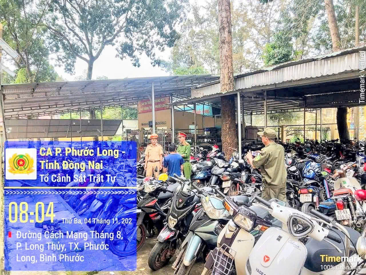 CÔNG AN PHƯỜNG PHƯỚC LONG TĂNG CƯỜNG KIỂM TRA, ĐẢM BẢO TRẬT TỰ AN TOÀN GIAO THÔNG TẠI CÁC TRƯỜNG HỌC