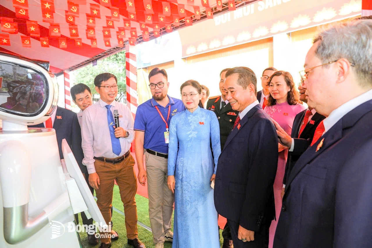 CHUYỂN ĐỔI SỐ - XU THẾ TẤT YẾU NÂNG CAO HIỆU QUẢ CÔNG TÁC ĐẢNG